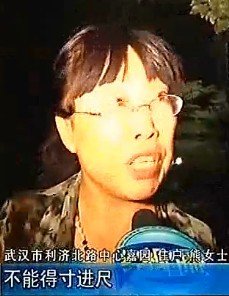 武汉广场舞大妈遭泼粪 始终不愿另选活动地点