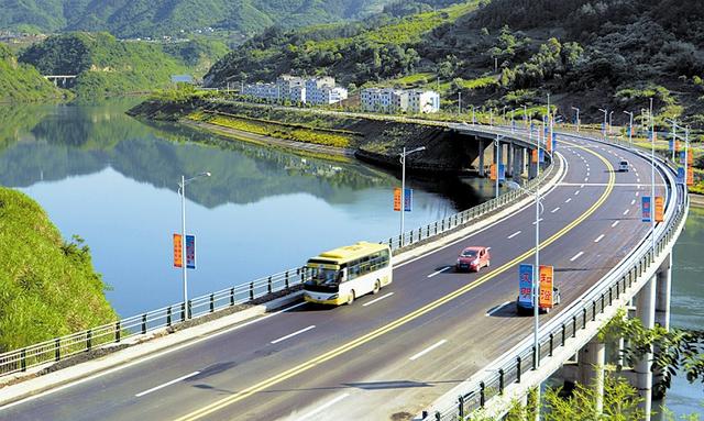 湖北:竹山县城至潘口水电站路段 全线正式建成