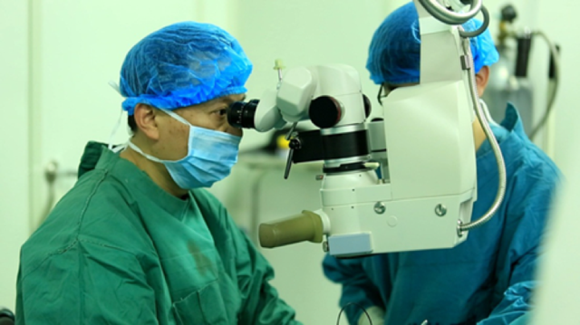 视网膜中央静脉阻塞怎么治疗？