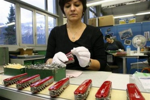 探秘瑞士军刀的生产过程
