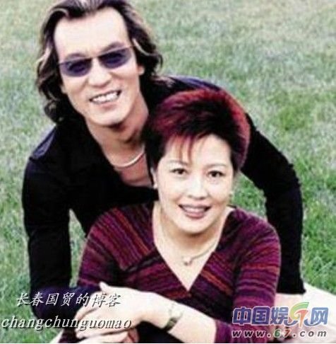 李咏哈文婚纱照曝光 与女观众拥抱需经同意(图