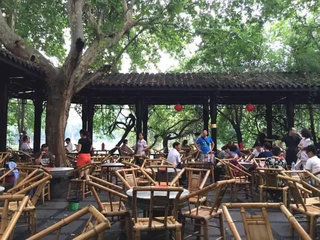 这条创下多个 第一 的高铁开通!从成都吃到西安