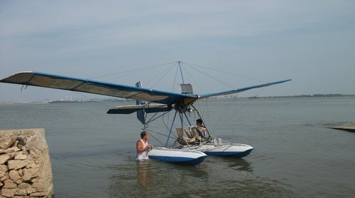 武汉现水上飞机 3发烧友耗时两年花费4万(图)_新闻频道_市井_腾讯·大楚网