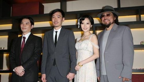 台综艺大哥张菲32岁儿子 娶20岁怀孕女星