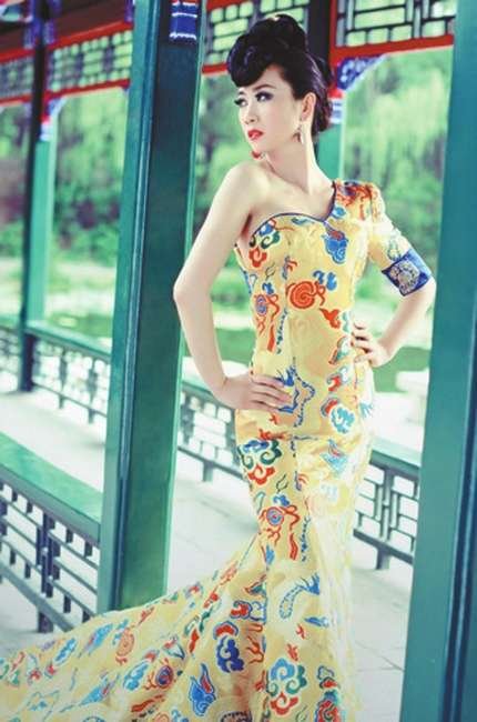 <em>芙蓉姐姐</em>感谢哈文给面子 为春晚准备<em>舞台</em>剧_大