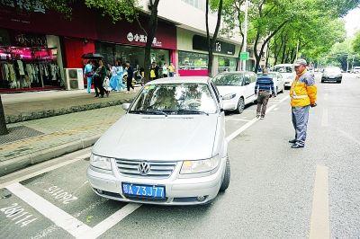 如何把车停入车位 138905764.jpg