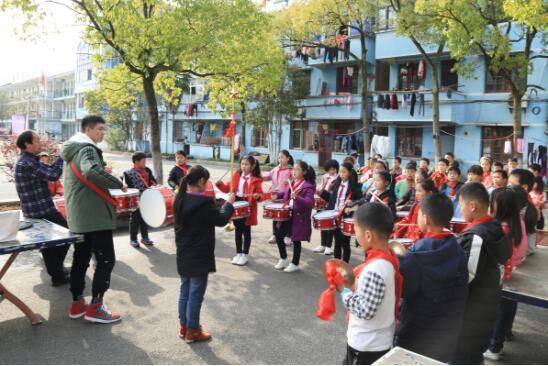 在武汉有这样一群大学生撑起偏远年级小学梦小学五誓词一班图片艺术图片
