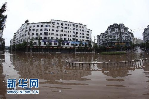 长江正形成大洪水 三峡迎超98年最高洪峰_腾讯
