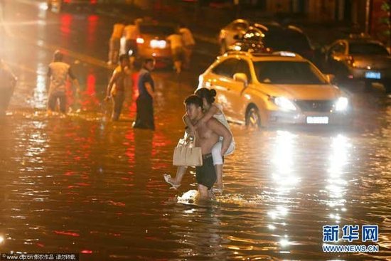 武汉最强暴雨图片