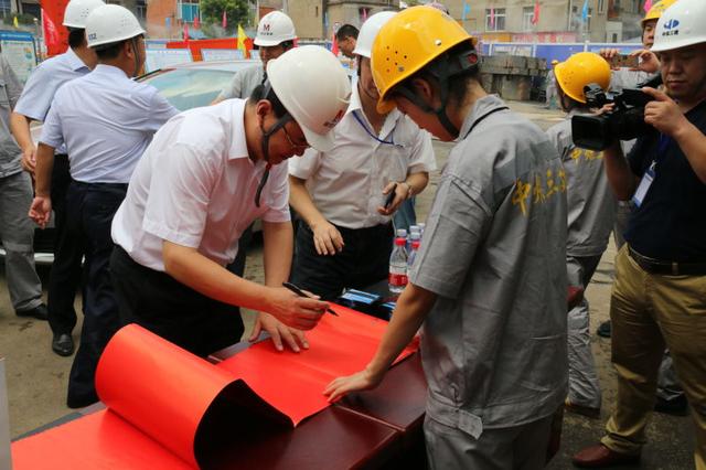 中煤三建楚汉一号武汉首台盾构机顺利始发