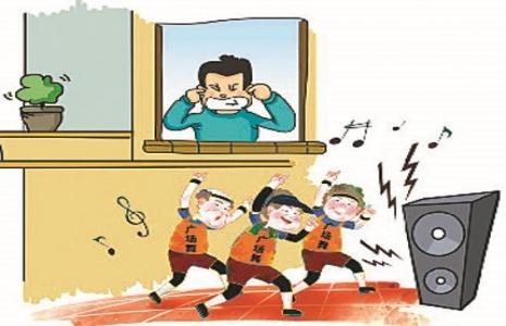 大妈为高考让路停止跳广场舞20余天 获居民点