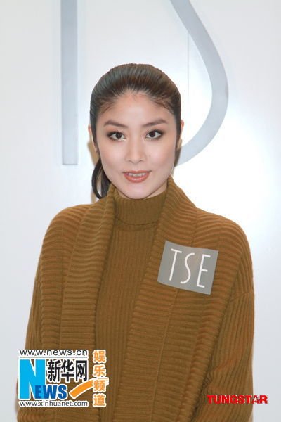 陈慧琳保守造型出席时装展 澄清老公爱泡夜店