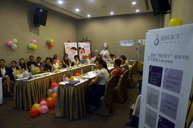 关爱女性健康社区行公益活动走进沌口湘隆社区