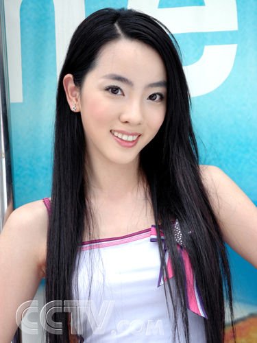 央视春晚女主持人推85后新人 李思思资料档案