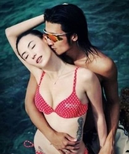 腾讯娱乐讯 谢霆锋近日被传和模特文咏珊热恋,又被拍到和张柏芝携