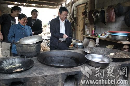 鹤峰县委书记的清明假日