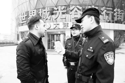 武汉1.5万外国人怎么和警察沟通 警方推手机A
