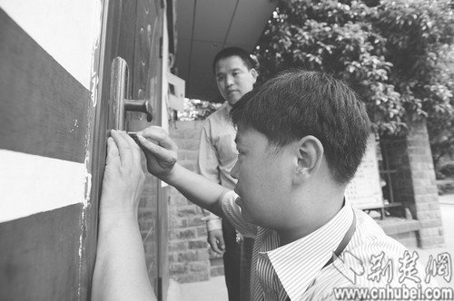 不看证件锁匠上门就开锁武汉锁业市场亟待规范