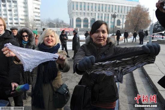 哈萨克斯坦将禁售蕾丝内裤称其不吸汗 妇女抗