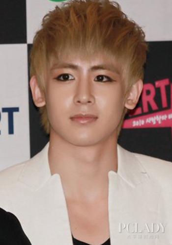 吴亦凡挺住!欧巴有电眼 不惧解约_大楚网_腾讯网