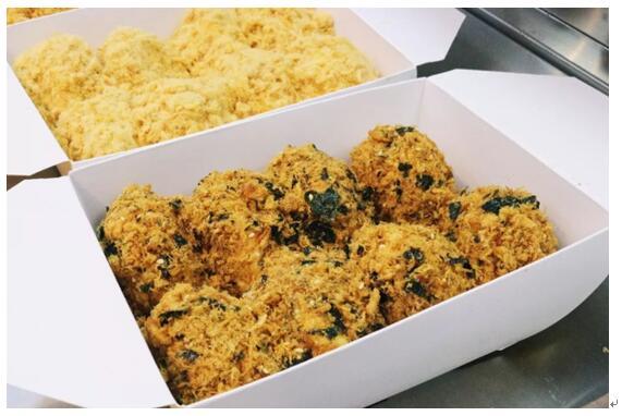 鲍师傅糕点引爆武汉 山寨店层出不穷 市民购