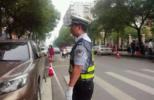 [2012湖北高考]高考第一天武汉降低了分贝(图