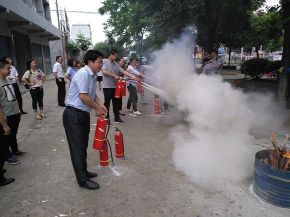 邮储银行荆州市分行组织消防队灭火演练