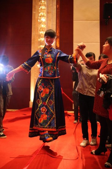 湖南卫视 芒果大直播 挑战零保护峡谷走扁带