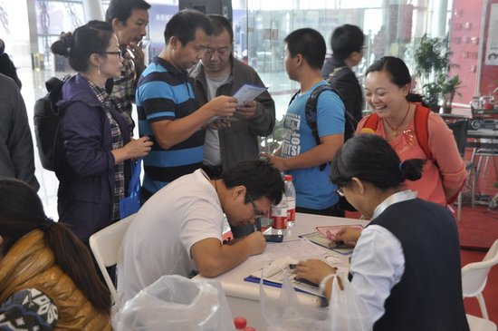 大楚看车团建行500元加油卡受网友追捧