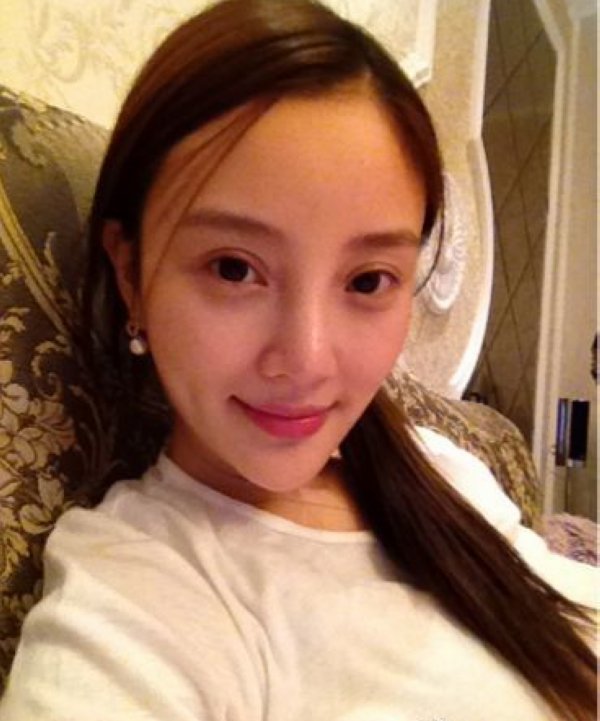 李小璐杨幂微博私照 穿戴细节全暴露