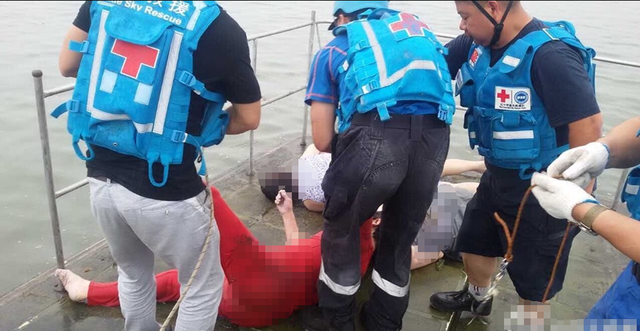 快讯:沉船事件岳阳救援队打捞起三具遗体(图)
