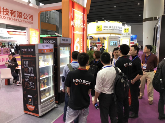 武汉创业团队携无人智能售货柜征战广州展会 