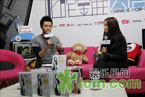 莫熙儿携新歌《刺猬效应》做客叱咤公信榜