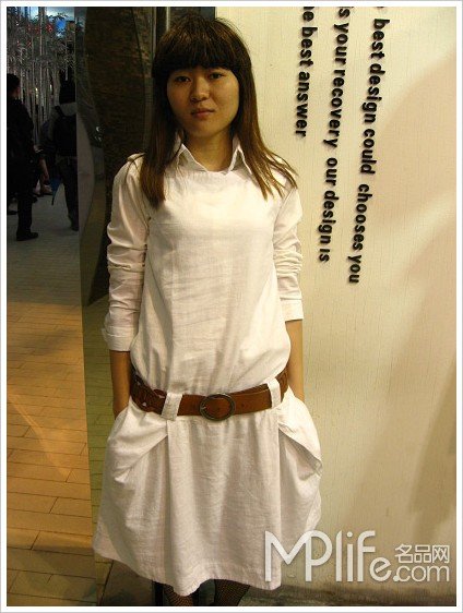 <em>美女店长</em>试穿麻质独特新品_女人装_大楚网_腾