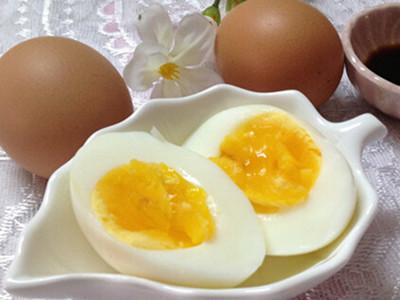 担心胆固醇过高?千万别再吃鸡蛋扔蛋黄了!