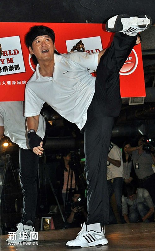 组图:周华健花旦演唱会风格华丽 排舞给歌迷惊