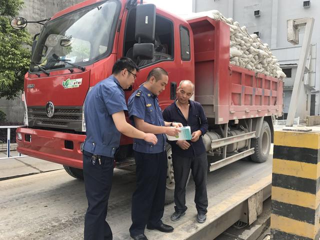 恩施市公路局:路政宣传“面对面”