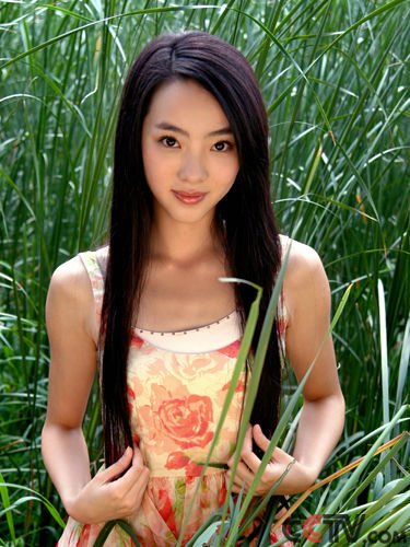 央视春晚女主持人推85后新人 李思思资料档案