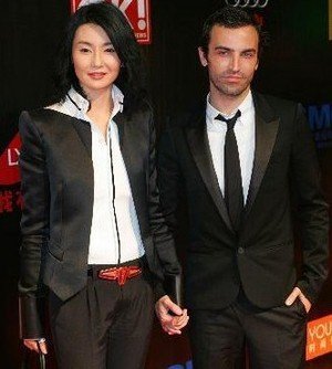 梁咏琪张曼玉章子怡"赔了身体又赔钱"的女星