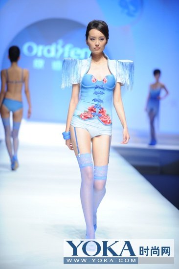 男人喜欢<em>女人</em> 穿什么颜色的<em>内衣最性感</em>?_搜购