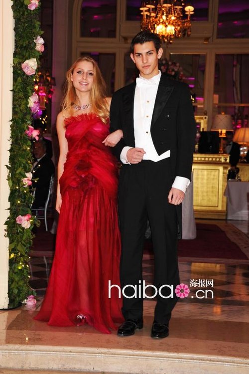 法国名门千金成年舞会 名媛身份揭秘