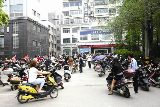 5月1日荆州截止办电动车牌照 热点问题交警答