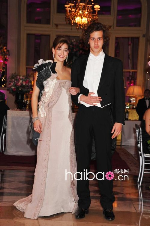 法国名门千金成年舞会 名媛身份揭秘