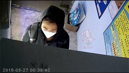 男子夜闯售价店1情趣偷走小时288元充气娃娃情趣用品v男子韩国电影因为图片