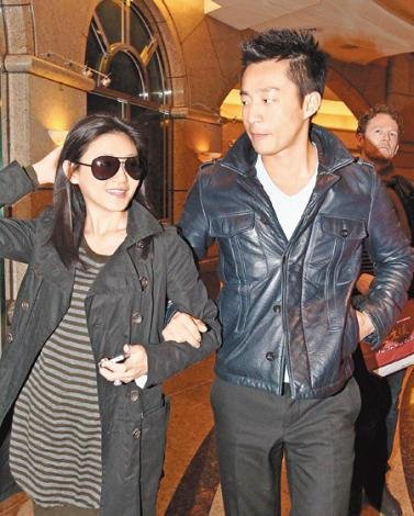 大S带汪小菲赴家宴 戴5克拉钻戒显幸福贵气(组