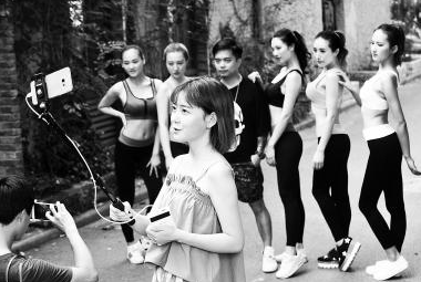 武汉网红夏天户外直播 要经得起烤验