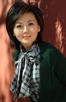 何炅老婆_何炅月收入多少(2)