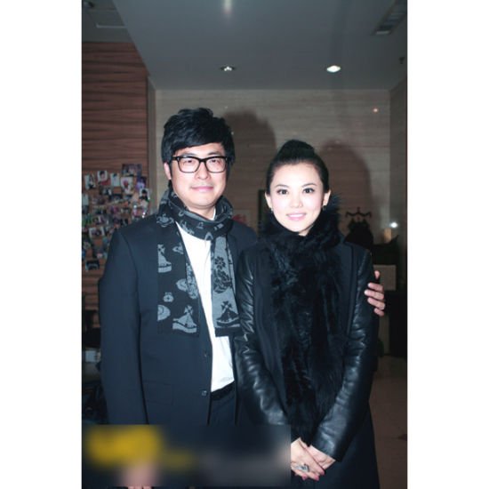 李湘何炅家居合照秀亲密 最佳拍档近况都精彩