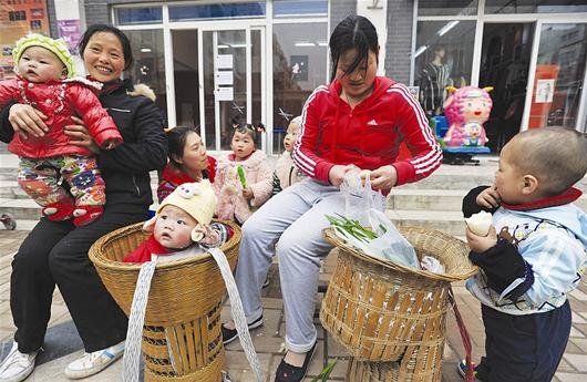 武汉升官渡母亲发型摘菜图片装在竹孩子里女孩街边发长发背篓直图片