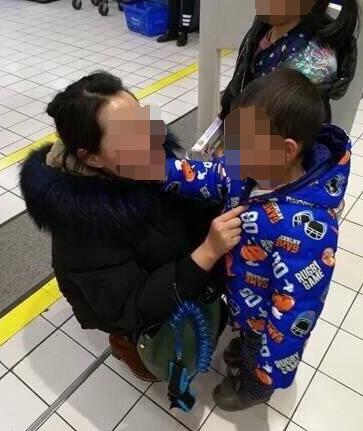 宜昌一妈妈逛街弄丢儿子 找到时儿子在吃零食